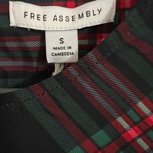 Free Assembly Cute women multi color top with bell sleeves, slit sides. Size S - Picture 10 of 13